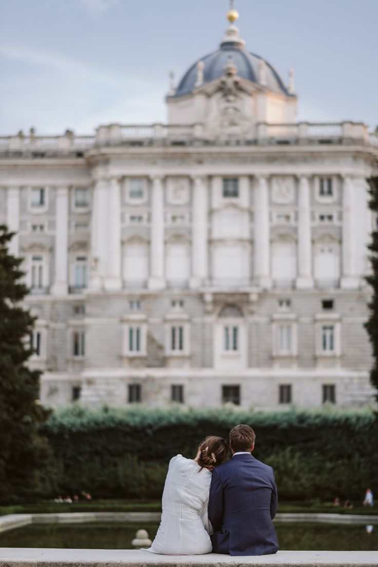 Pareja celebrando su boda íntima en Madrid